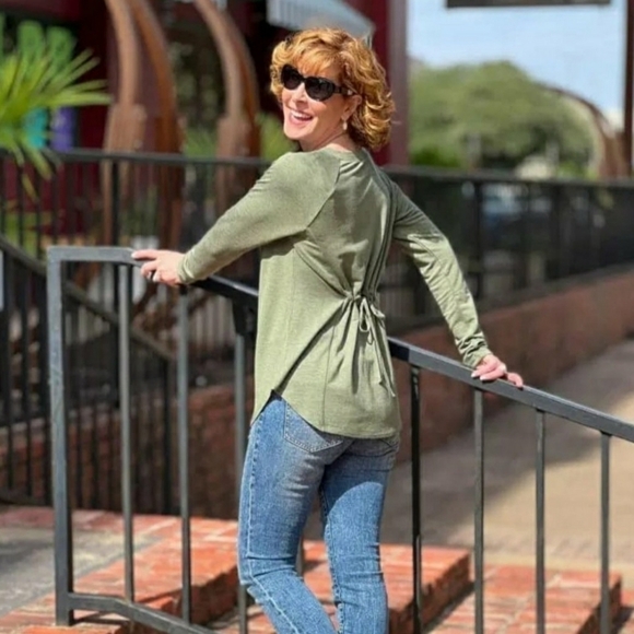 CABI #4192 Recline Tee, Size S - Picture 2 of 7